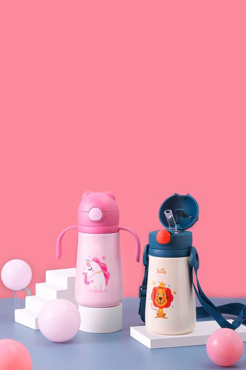 水杯的温柔叙事 母婴用品产品拍摄中的光影与信任构建